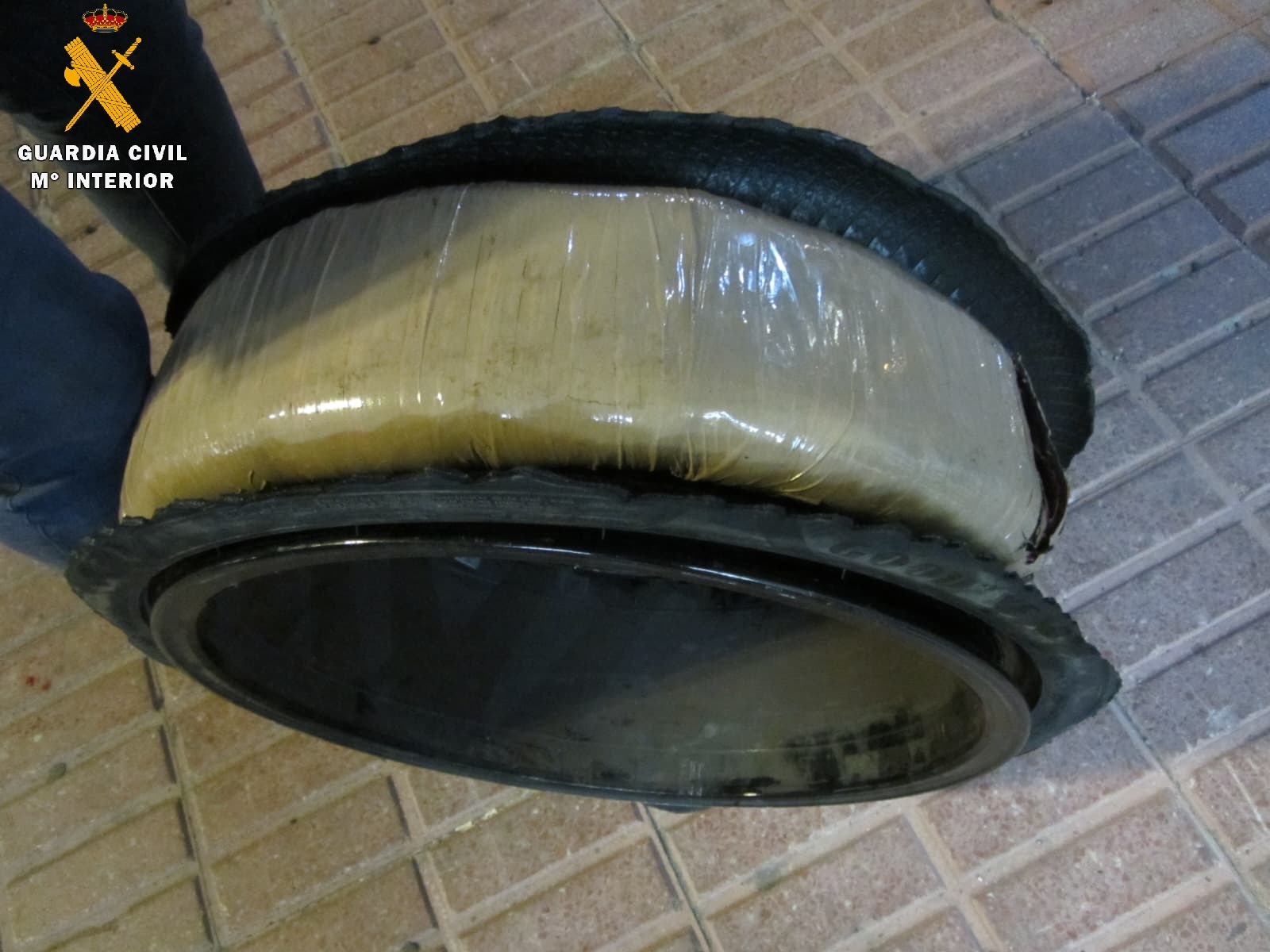 Intervenida una importante cantidad de hachís en el puerto de Ceuta: un detenido con 48 kilos ocultos en las ruedas del coche