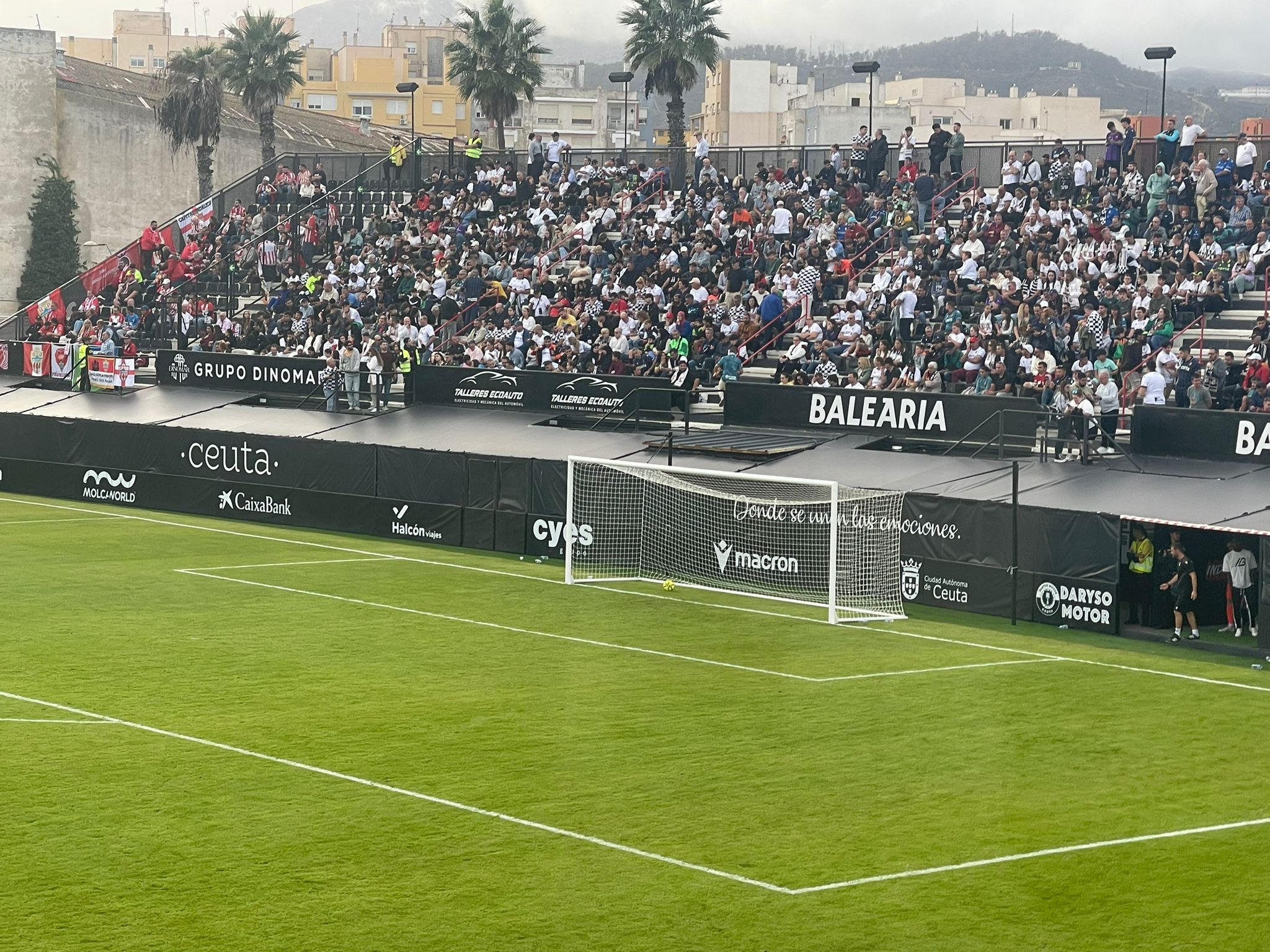 Tragedia en el Murube: fallece un aficionado del Ceuta durante el partido ante el Almería