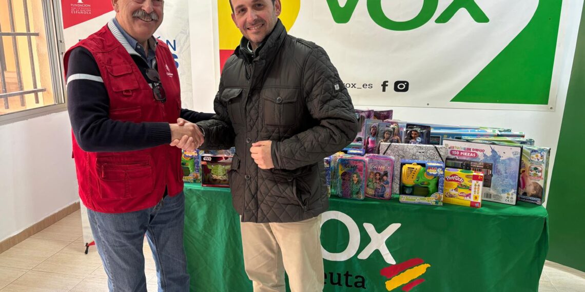 VOX Ceuta entrega a Cáritas Castrense los juguetes recogidos en su campaña solidaria de Reyes
