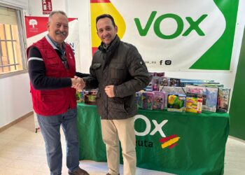 VOX Ceuta entrega a Cáritas Castrense los juguetes recogidos en su campaña solidaria de Reyes