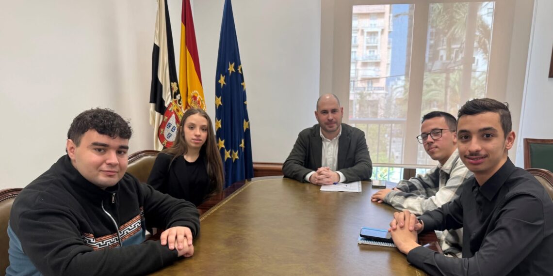 El Movimiento Estudiantil Ceutí traslada sus propuestas educativas al delegado del Gobierno