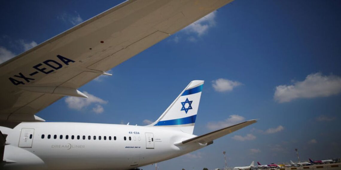 Israel bloquea su espacio aéreo y alerta a su población ante posible respuesta de Irán