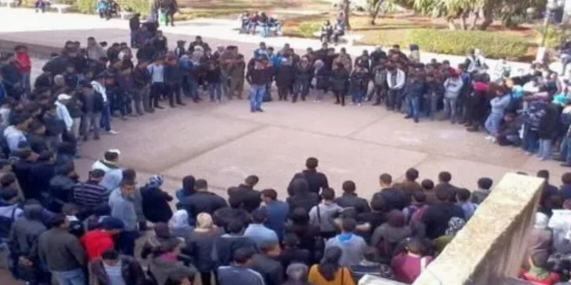 Catorce alumnos de la Universidad Ibn Tofail reciben condena de prisión por manifestarse contra el calendario de exámenes
