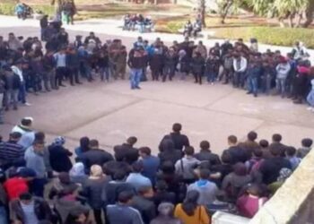 Catorce alumnos de la Universidad Ibn Tofail reciben condena de prisión por manifestarse contra el calendario de exámenes