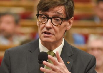 Salvador Illa busca respaldo de ERC para los presupuestos de Cataluña