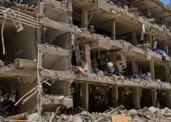 Alerta máxima en Oriente Próximo: EE. UU. e Israel emprenden una ofensiva masiva contra Irán con centenares de objetivos