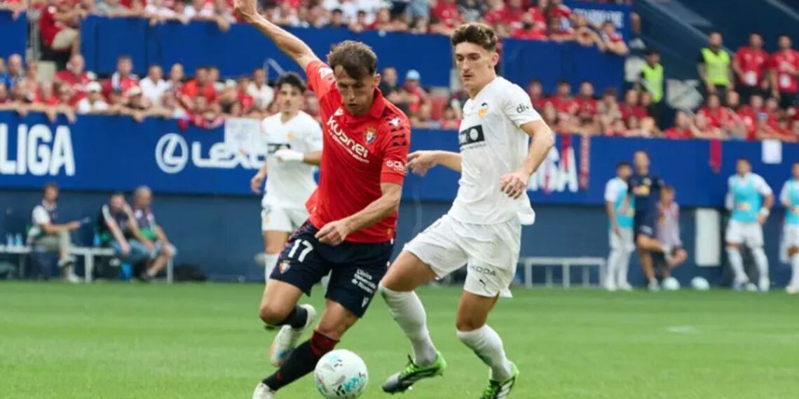 El Valencia respira en Mestalla tras vencer a Osasuna por la mínima con un penalti de Ramazani