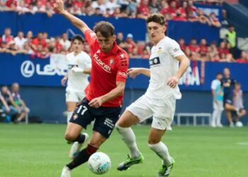 El Valencia respira en Mestalla tras vencer a Osasuna por la mínima con un penalti de Ramazani