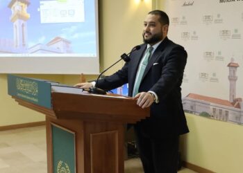 El ceutí Adil Hachmi, imán de la ‘mezquita de la M-30’, responde al debate sobre el niqab