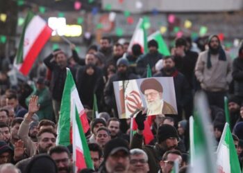 Irán anuncia una represalia «decisiva» tras la muerte del ayatolá Jamenei en ataque conjunto de EE. UU. e Israel