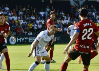 El Ceuta logra un triunfo en Anduva y se acerca a la pelea por el playoff