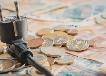 Precio de la luz este domingo 1 de marzo: horas más baratas y las más caras