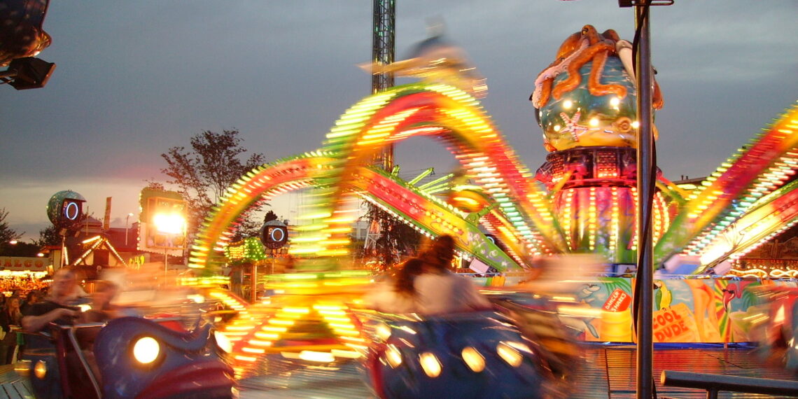 El aumento del coste del transporte marítimo podría influir en el precio de las atracciones en la Feria de Ceuta 2026