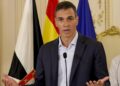CEUTA (ESPAÑA), 31/07/2026.- El presidente del Gobierno, Pedro Sánchez, ha condenado este viernes lo que ha considerado un "ataque" y "una violación de la integridad territorial de España" con la entrada irregular en Ceuta de miles de personas desde Marruecos y ha garantizado todas las medidas necesarias para hacerle frente, durante su comparecencia pública en la ciudad autónoma. Junto a él, el ministro del Interior Fernando Grande Marlaska (d). EFE/ Reduan Dris